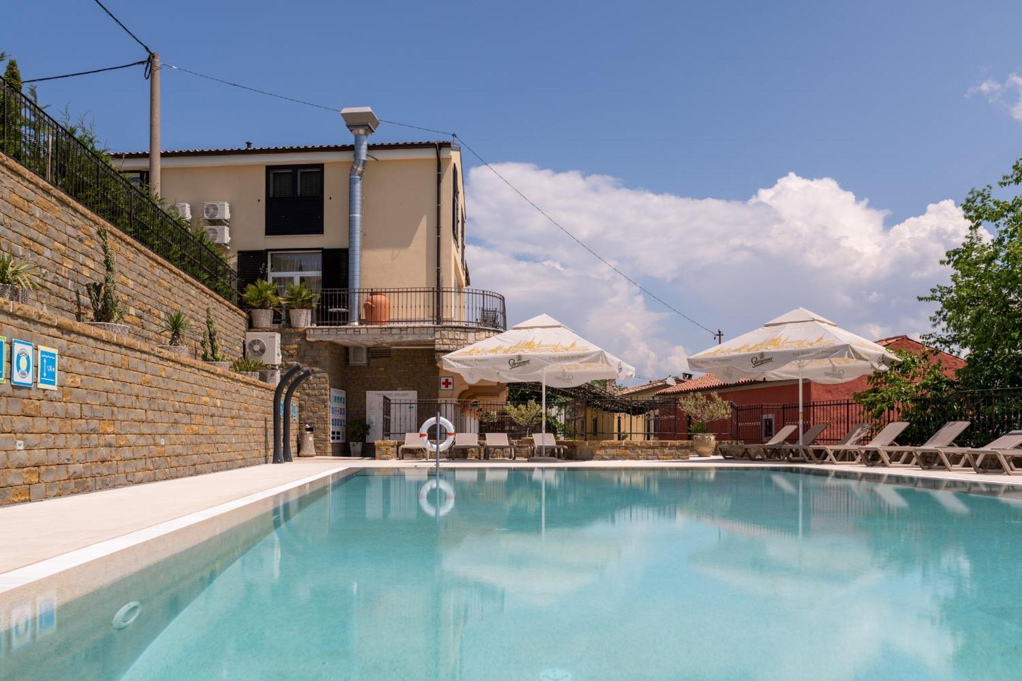 Hotel Stara Sola - Oleander Resort Korte Buitenkant foto