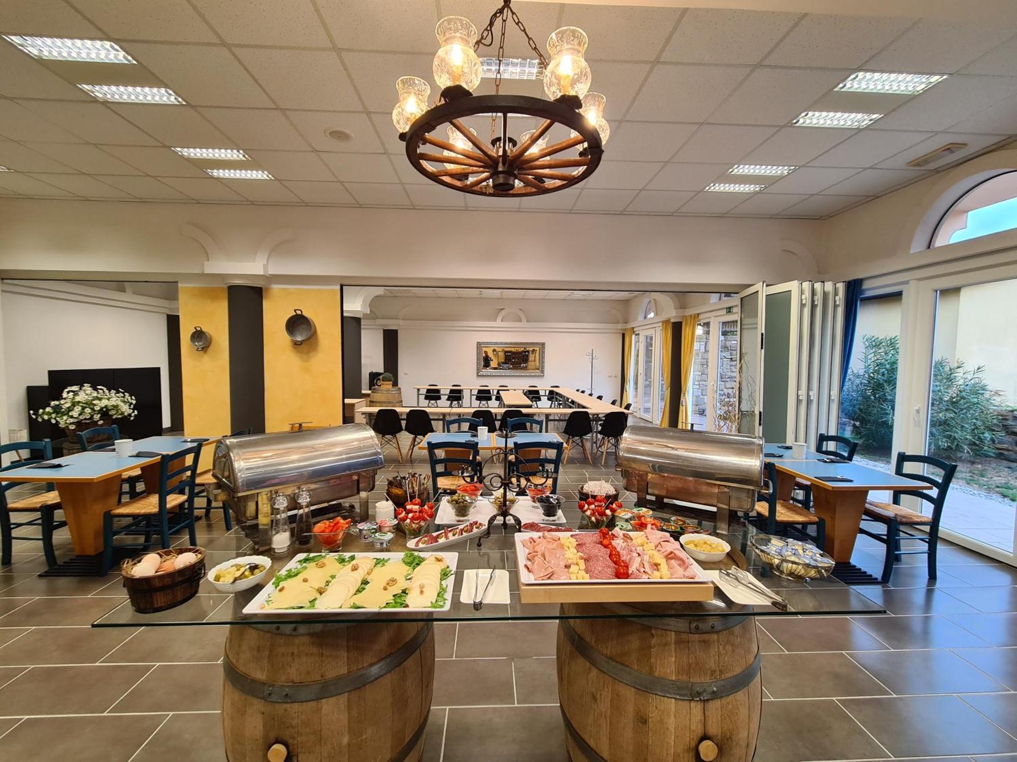 Hotel Stara Sola - Oleander Resort Korte Buitenkant foto