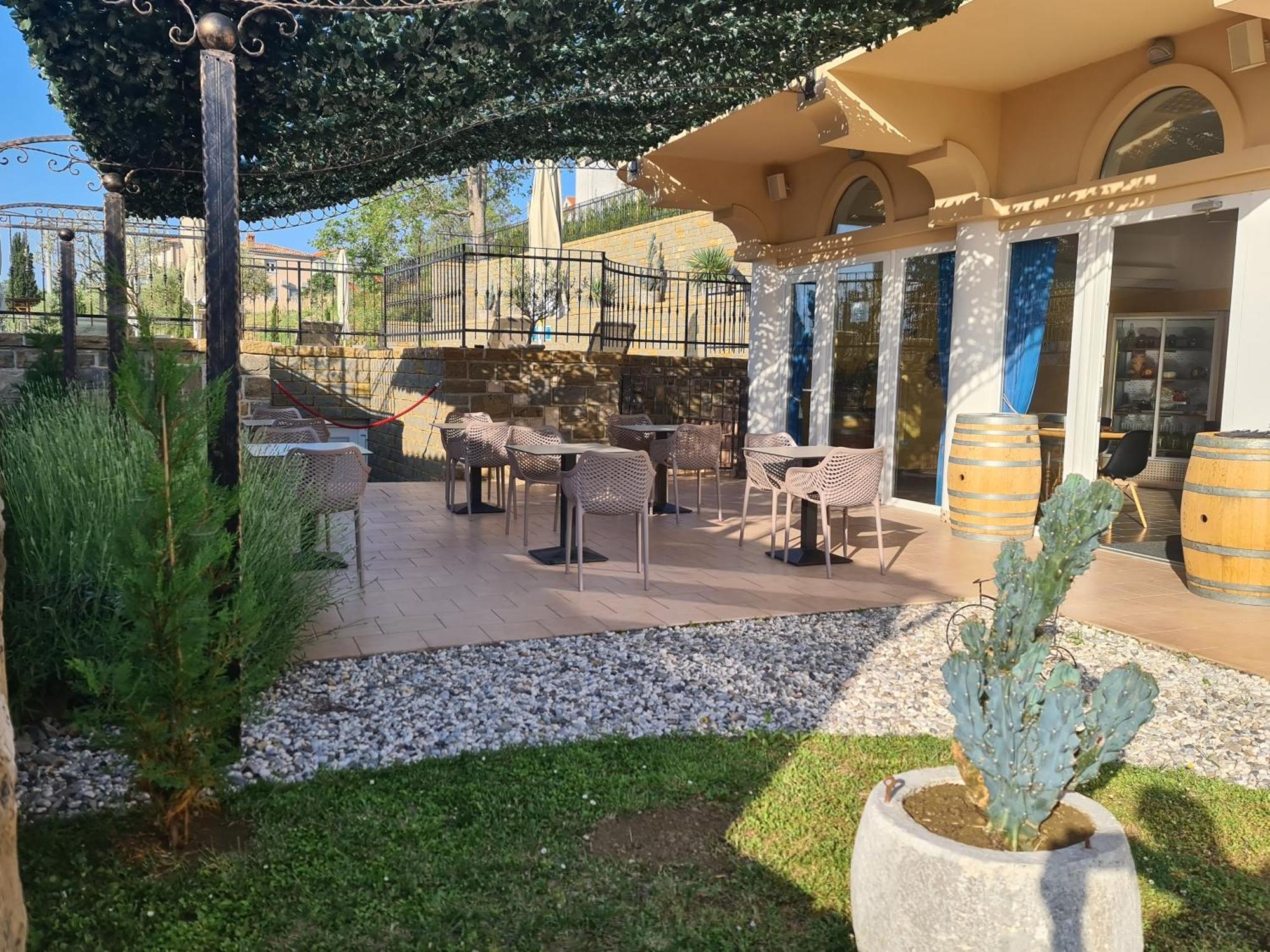 Hotel Stara Sola - Oleander Resort Korte Buitenkant foto