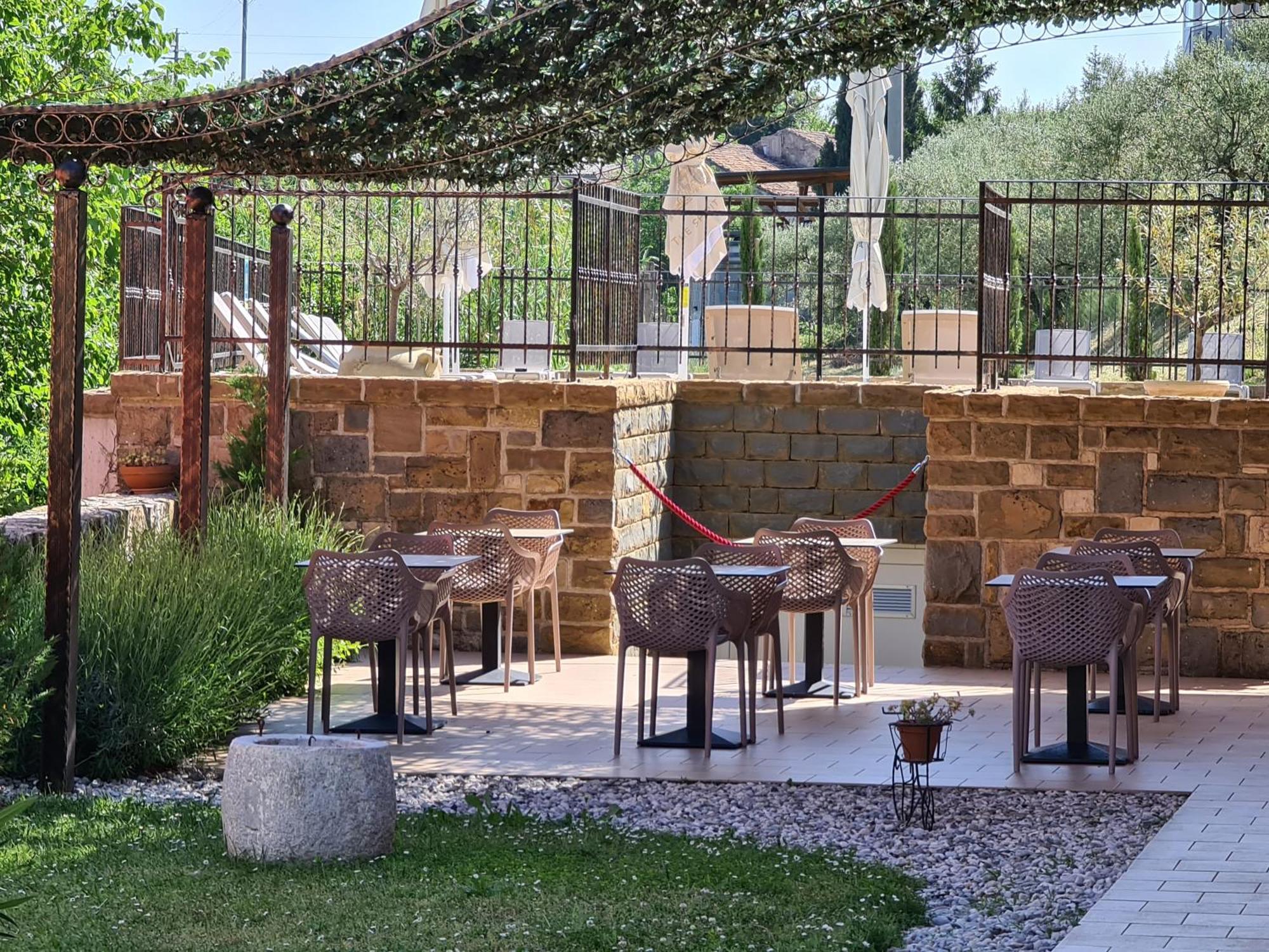 Hotel Stara Sola - Oleander Resort Korte Buitenkant foto