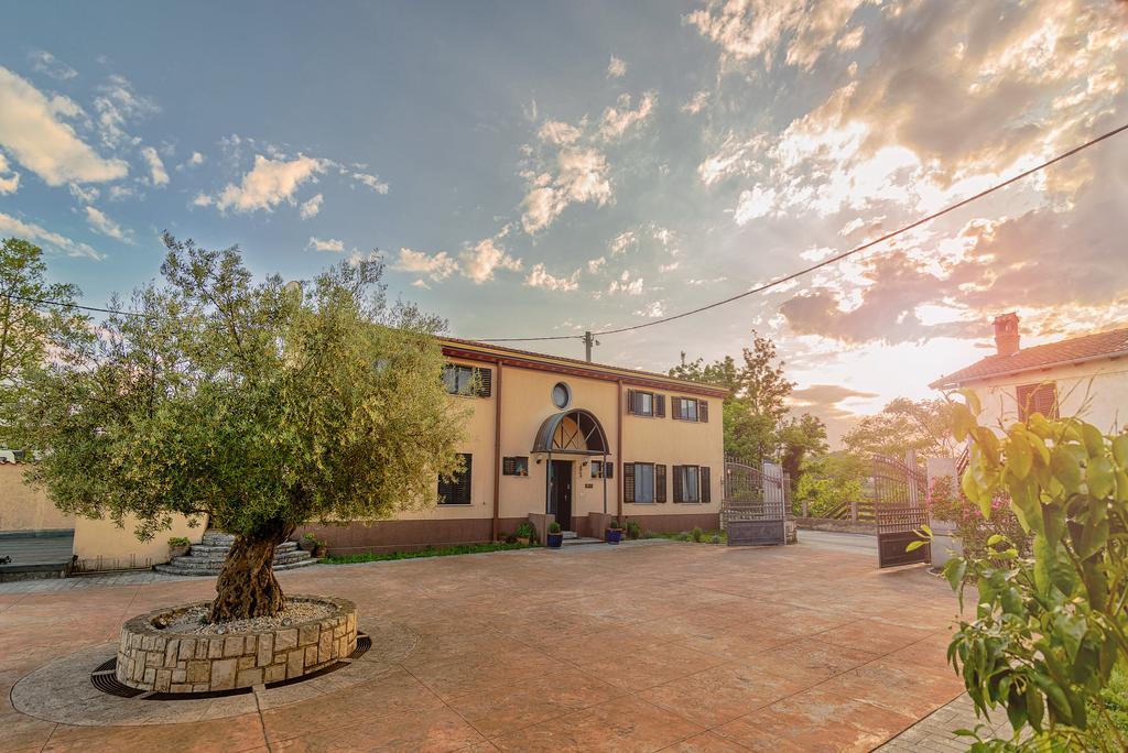 Hotel Stara Sola - Oleander Resort Korte Buitenkant foto